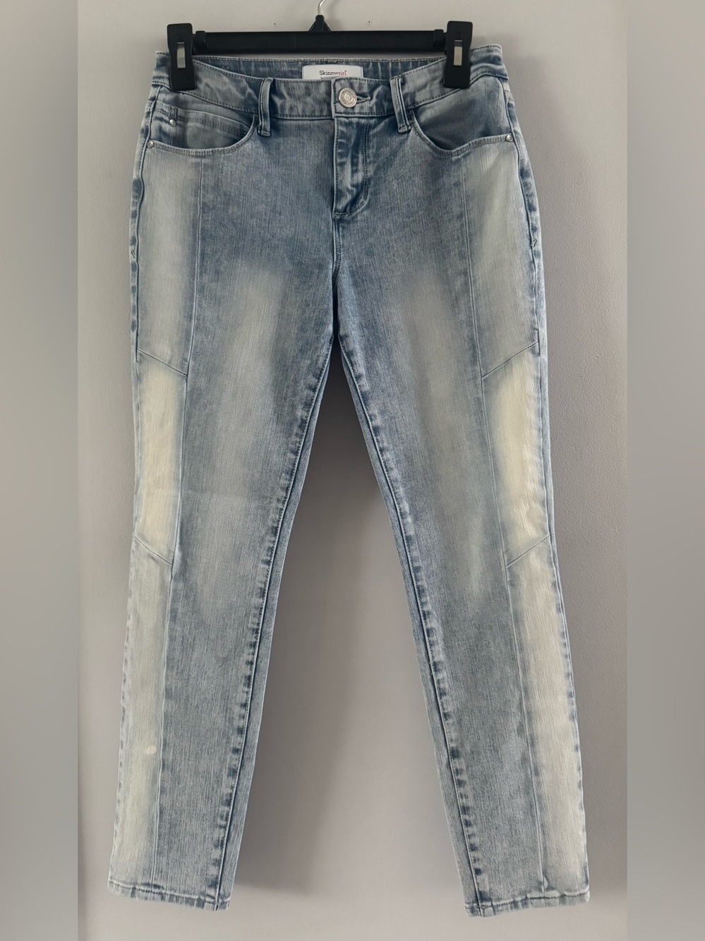 Skinnygirl Mid Rise Ankle Skinny Jeans 27 - 9” Rise 26” Inseam Light Wash